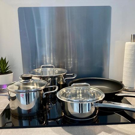 Living At Saarpartments -Adultsonly- 2 Bedrooms, Kitchen - Business & Holiday Apartments For Long- And Short Term Stay, 3 Min To Train Station, Secure E-Bike Parking! ซาร์บรึคเคน ภายนอก รูปภาพ